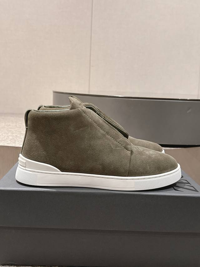 顶级版本 吴磊明星同款Zegna杰尼亚25秋冬新款高帮男士休闲皮鞋小白鞋 Triplestit男一脚蹬套穿奢华休闲鞋板鞋小白鞋男鞋皮鞋，原版一比一！ 面料：头层