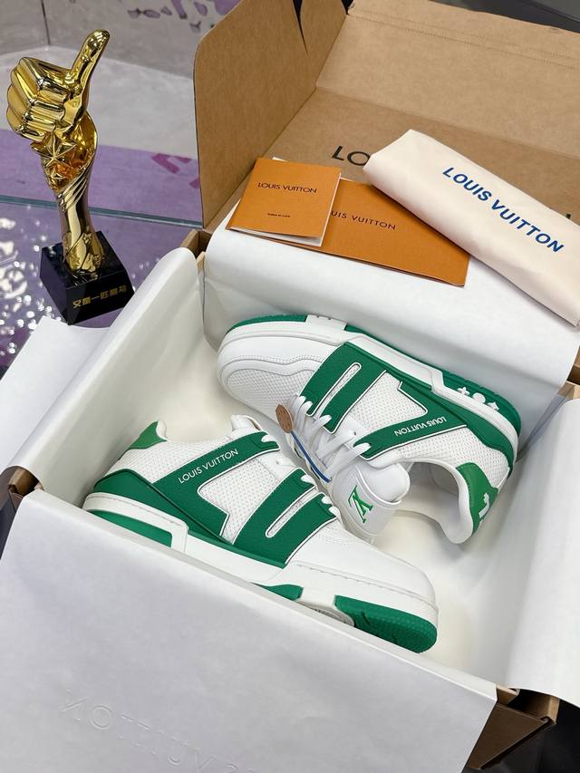 工厂P价P： 先出男款 女款等楦头 Louis Vuitton 路易威登 -高端品质 原单休闲运动鞋 -鞋面：纳帕小牛皮、品牌高丝光网帆布、鞋身车缝品牌注塑模块