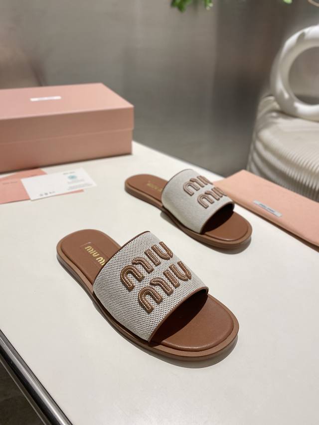 出厂价Pp单鞋 缪缪 早春款，升级工艺打造精品，经典时尚款 对脚型没那么纤瘦，对高脚背的妹子更友好了鞋面：进口意大利皮皮草，内里：山羊皮，大底：意大利进口真皮大