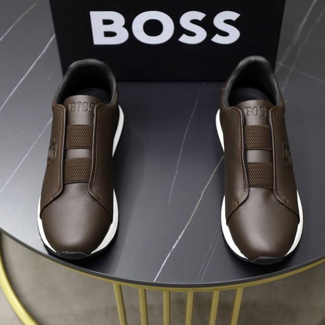 出厂价Pp： 品牌：Boss 标准码：38-44 45订做 等级：官网同款 材料：原版高档牛皮拼接面 舒适透气内里 轻便柔软耐磨大底 款式类别：男士时尚休闲鞋