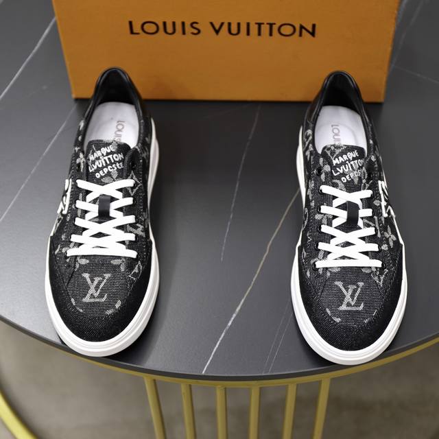 出厂价Pp： 品牌： Louis Vuitton Lv.路易威登 材质： 原厂老花布料 原板大底 舒适猪皮内里 款式类型：休闲运动 板鞋 等级：专柜品质 顶级原
