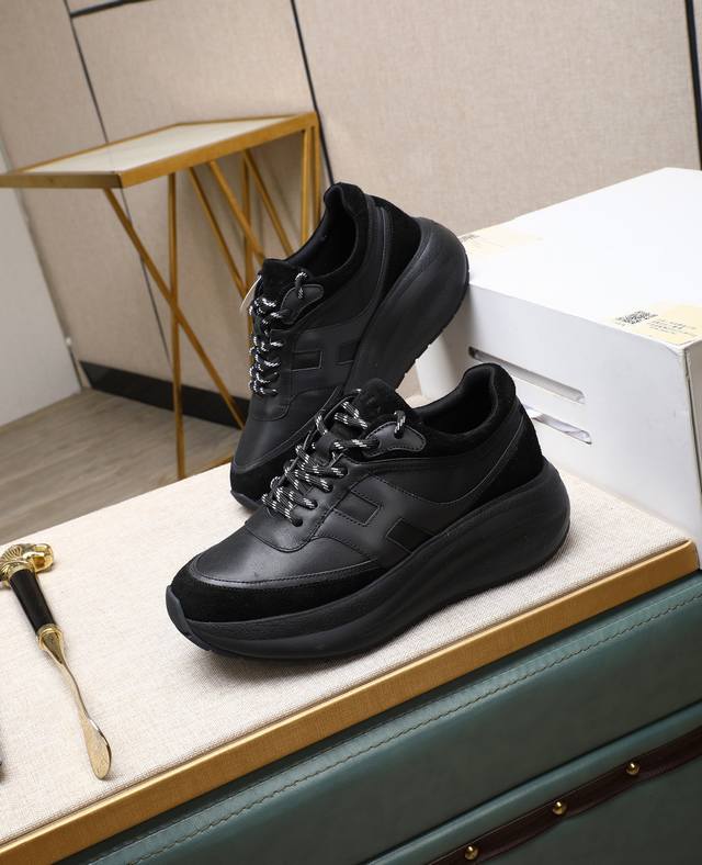 出厂价P 霍根新款，独家一比一开模，Hogan Chunky H696系列设计精巧，闪耀遐想期许，展映型格新潮，个性厚底舒适又使身姿挺拔修长，述说日常新象，写就