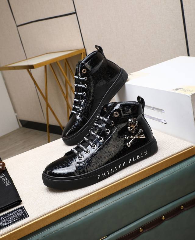 出厂价P Pp 菲利普 原单品质.～ 独特现代风运动鞋。休闲鞋潮男必备款 意大利进口原版品牌，进口原版皮，羊里 拒绝脱色磨脚 鞋底：原厂特供原版底，法国懒人风格