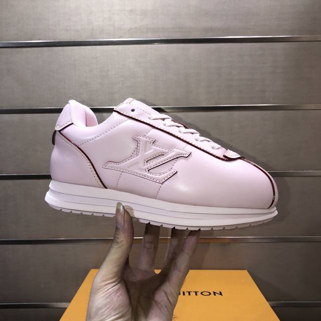 工厂P批 Louis Vuitton 新款原单Lv路易威登 * 顶级版本 Lv经典潮鞋！选用进口原厂布料 网布内里.原版耐磨橡胶发泡大底！高品质精品！码数 女3