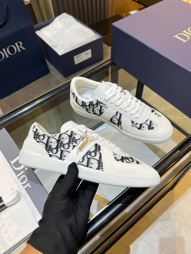 实价 迪奥新款，非常经典舒适的一款德训鞋，情侣款，面料牛皮，内里牛皮，码数35-45，