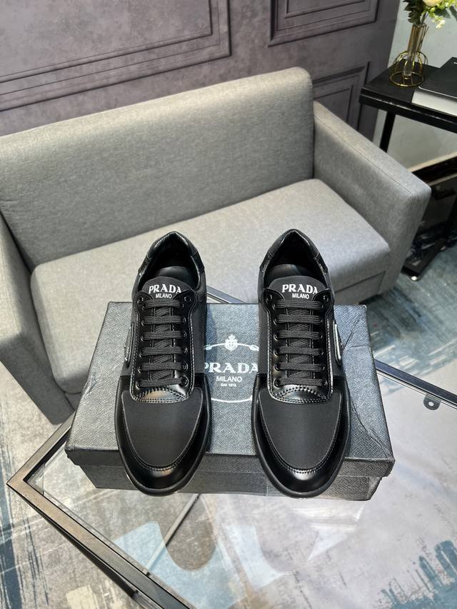 Prada 普拉达 2025最新款原版复刻！可到做工一流 鞋面意大利进口小牛皮透气真皮内里 适合出行，原版复大刻底，让你适合各出种行，尽显低调奢华。Size：3