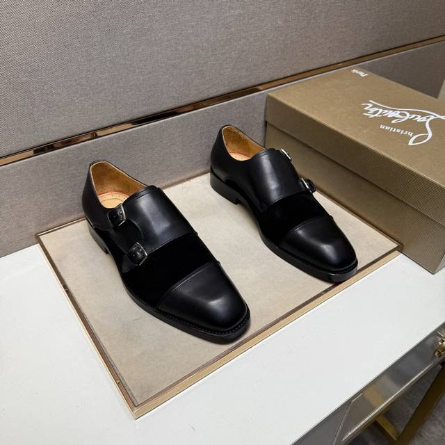 出厂价Pp Cl～ 男士休闲正装皮鞋 2025Z柜同步发售 码数:39-44 # 4个颜色鞋面选用牛皮拼接牛皮内里，舒适透气，鞋底：原版舒适耐磨大底，实物拍摄实