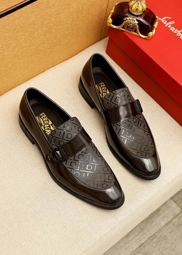商品商标：Ferragamo 菲拉格慕 休闲皮鞋 正码码数: 39-44 38.45.46订制 商品材料：精选 进口开边珠牛皮压花鞋面+经典五金扣，进口水染牛皮
