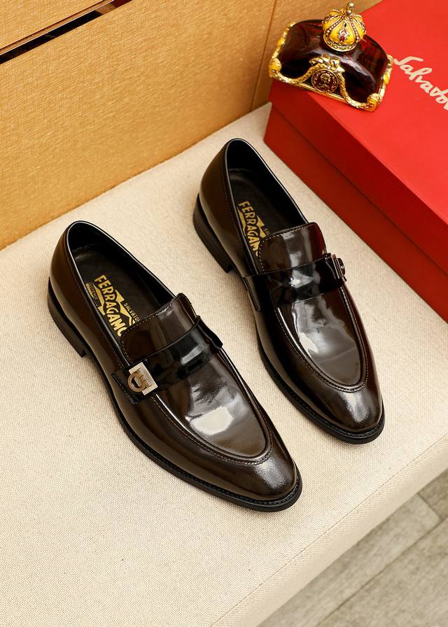 商品商标：Ferragamo 菲拉格慕 休闲皮鞋 正码码数: 39-44 38.45.46订制 商品材料：精选 进口开边珠牛皮鞋面+经典五金扣，进口水染牛皮内里