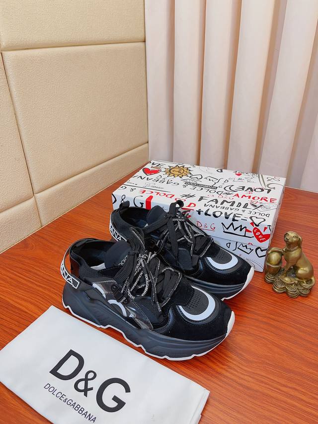 价： Dg 最新官网休闲、男鞋原单品质进口头层牛皮网布搭配羊里 论材料做工完胜市场所有版本最高品质出货 实物拍摄，面料进口凸显品牌独特魅力鞋带也是原版定制经典系