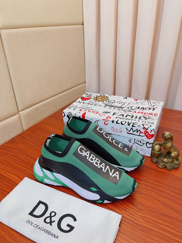 价： Dg～ 男士休闲鞋 Z柜同步发售 鞋面选用飞织布料网布内里，舒适透气，鞋底：原版舒适耐磨大底，实物拍摄实物更赞码数:35-46