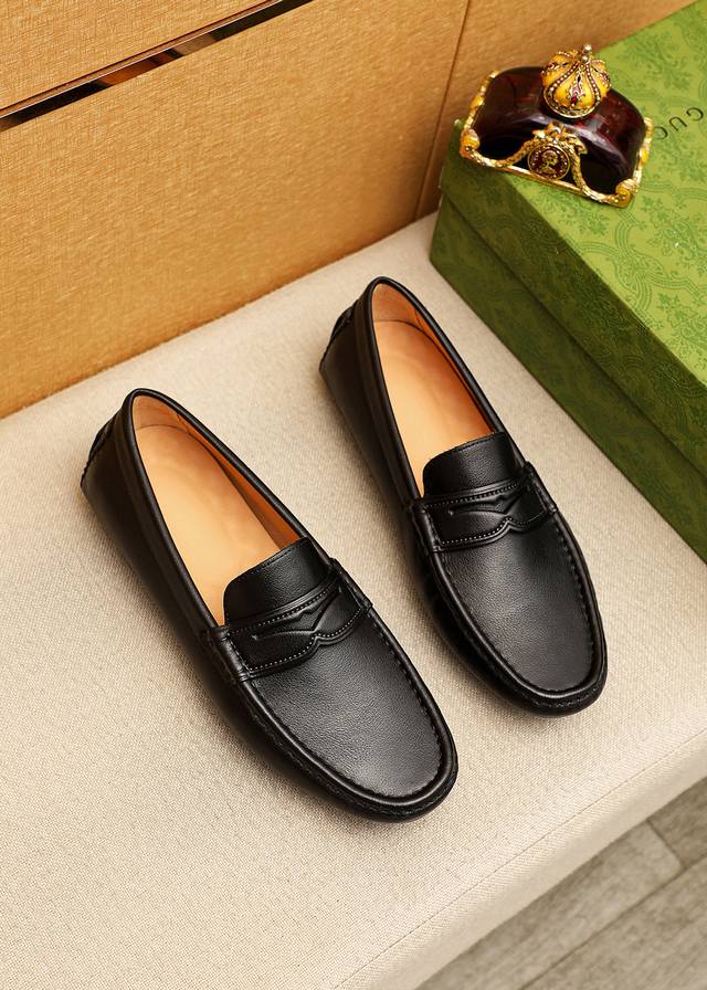 商品商标：Gucci 古驰 豆豆鞋 正码码数: 38-44 37.45.46订制 商品材料：精选 进口头层荔枝纹牛皮鞋面，进口猪皮内里。强烈立体视觉效果，橡胶大