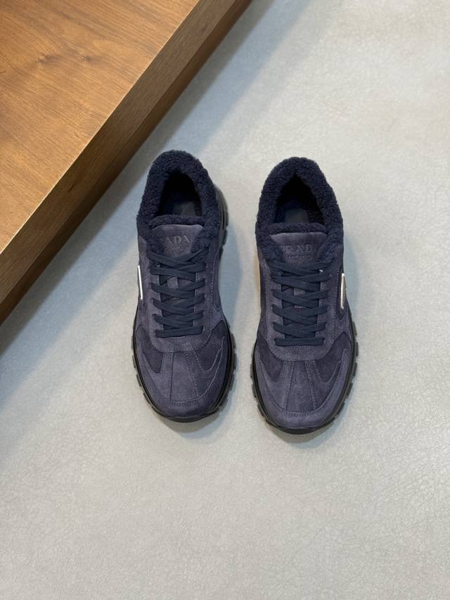 Prada 普拉达 秋冬季皮里男士系带运动鞋 莞产顶级猛货 进口纳帕牛皮鞋面凸起层次设计感 轻盈透气 柔软舒适 小牛皮真皮包边装饰 颇具与众不同的运动风范 真皮