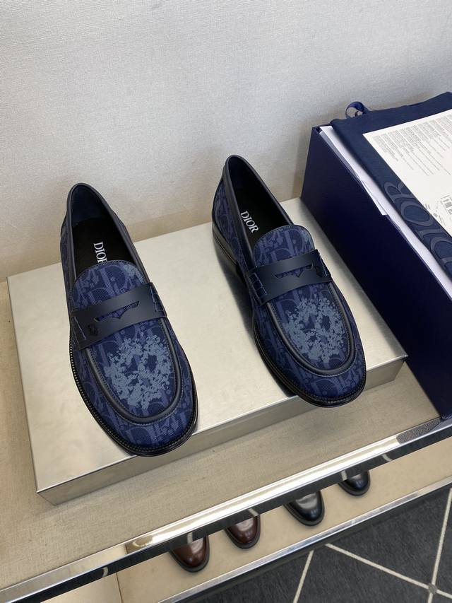 Di*R ，顶尖工艺品 时尚正装皮底 正码：39一44， 5一10 ：610 同步发售！货！顶级手工艺 意大利全面进口原皮料小牛漆面 超强质感、手感 ，内里进口