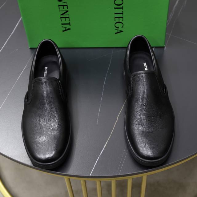 出厂价P 品牌：Bv宝嘉提 码数：39-45 45定制 等级：专柜 原单 材料：原版牛皮鞋面 牛皮内里 原版耐磨轻便柔软舒适大底 款式类别：年轻时尚 脚感舒适
