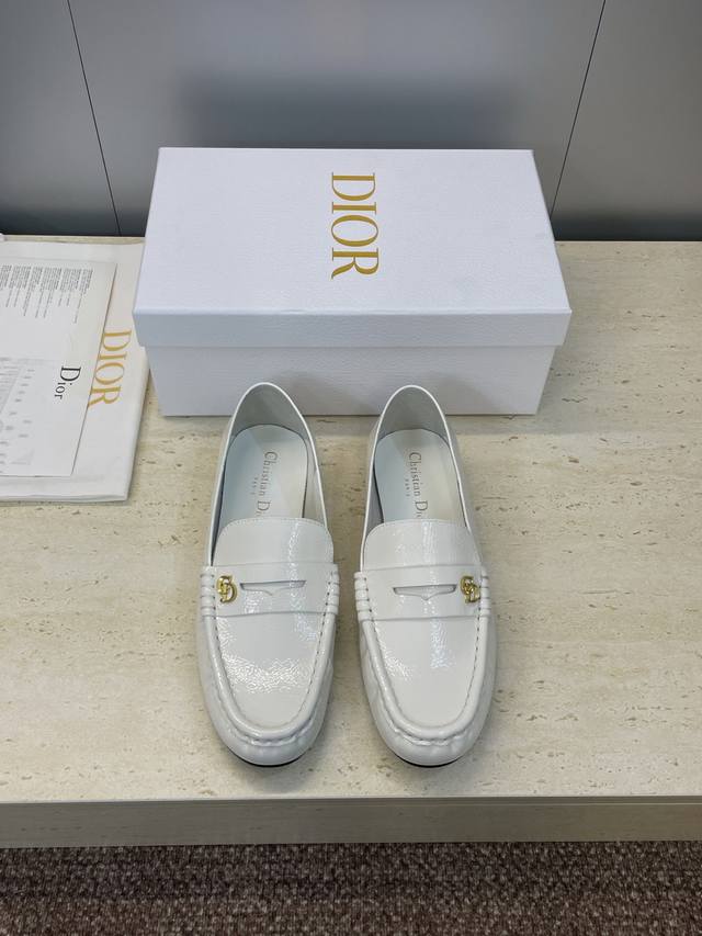 工厂P价P Dior 迪奥2025秋冬新款 D-Time平底圆头芭蕾舞娃娃女鞋 Cd字母Logo五金扣时尚拼色休闲乐福鞋 材质：鞋面进口牛皱漆皮 水染羊皮内里+