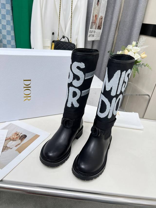 2025Ss最高版本 Dior 迪奥秋冬靴复古工装靴 一脚蹬 ，鞋面进口小牛皮拼接最新进口科技电绣面萱型百搭瘦脚Yyds.造型立体饱满，帅气十足 上脚舒适 ，设