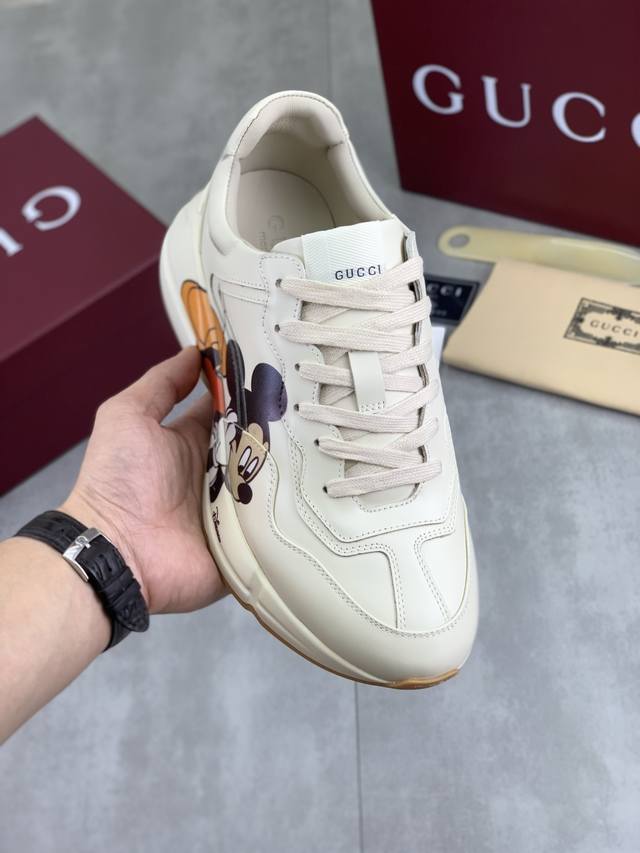 工厂P价P 实价 Gucci 情侣款 高版本古奇爆款老爹鞋。专柜同步发售 ，，鞋面采用进口牛皮，舒适羊皮内里，脚感一级棒，原版轻便减震加厚发泡大底，简约拼色，百