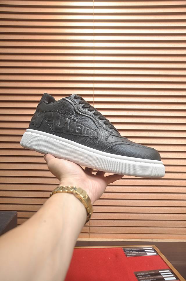 出厂价P 卡啊泥 专柜同步发售鞋面：意大利进口品牌Logo印花布匹 尽显奢华，透气猪皮内里加上双层组合，脚感舒适，鞋底：原厂特供气垫大底，轻便，舒适，随意进出专