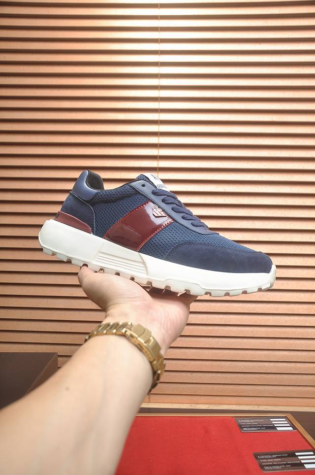 出厂价P Armani 阿玛尼最新新款休闲鞋 火爆热卖官网同款 原单爆款 .原工厂P牛皮材料1：1原板 网布内里，原厂发泡大底。身配件一比一开模 专柜品质 亲们