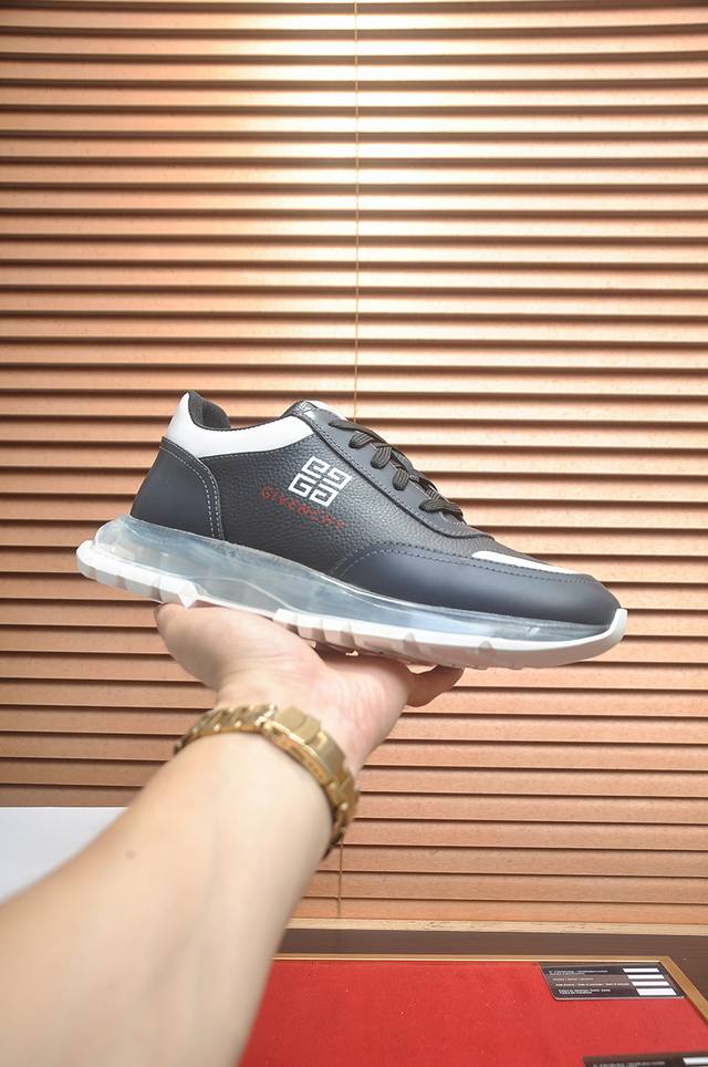 出厂价P Givenchy.纪梵希 专柜同步发售鞋面：意大利进口品牌Logo印花布匹 尽显奢华，透气猪皮内里加上双层组合，脚感舒适，鞋底：原厂特供气垫大底，轻便