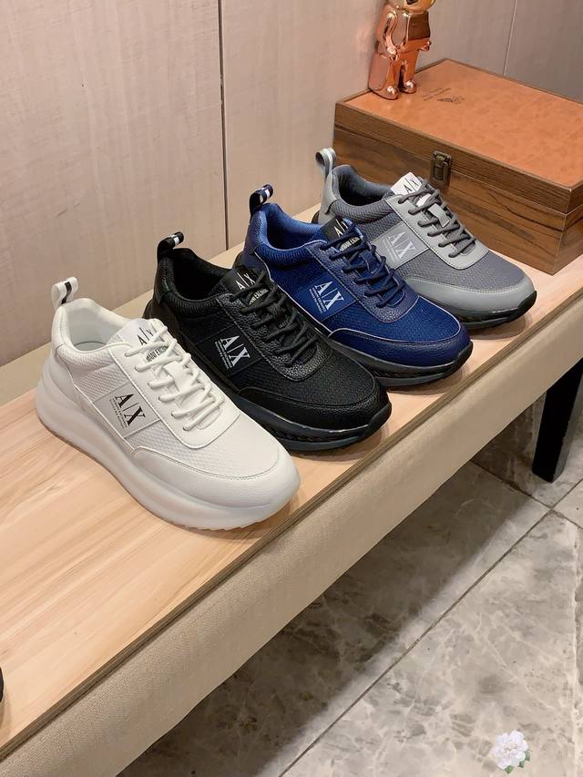 新款: 厂价 阿玛尼Armani* 最新爆款休闲鞋，顶端品牌 奢侈～代购，顶级～质量。 鞋面選用进口透气牛皮搭配材质透气羊皮垫脚 精细做工。原版个性时尚柔软橡膠