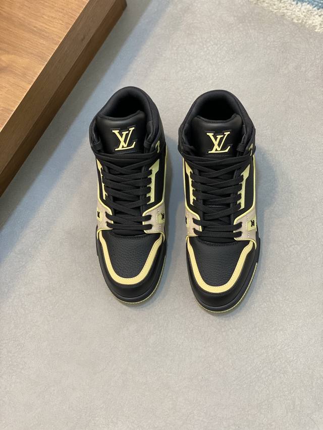 Louis Vuitton 路易威登 -高端品质 原单 -鞋面：纳帕小牛皮冲孔拼接、3D缝制品牌Logo图腾 -内里：帆布内里 -大底：双色Tpr 橡胶；成型大