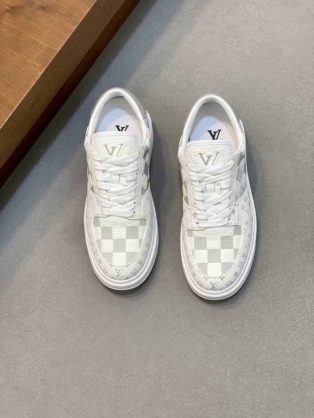 Louis Vuitton 路易威登 -高端品质 原单 -鞋面：纳帕小牛皮、高周波品牌Logo -内里：高弹力帆布布匹，牛皮垫脚 -大底：超轻Tpu发泡成型大底