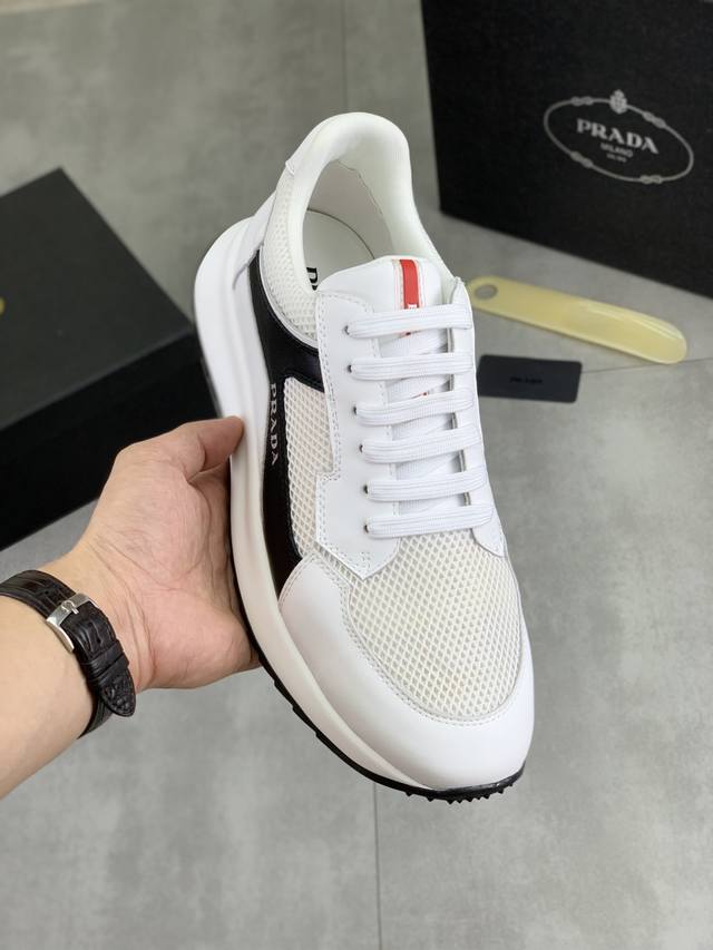 工厂P价P 实价 Prada普拉达 透气舒适男鞋官网经典最新款上市了1：1复制，香港同步，走秀同台；全部采用小牛皮配透气网布面料进口柔软舒适猪皮内里、橡胶大底原