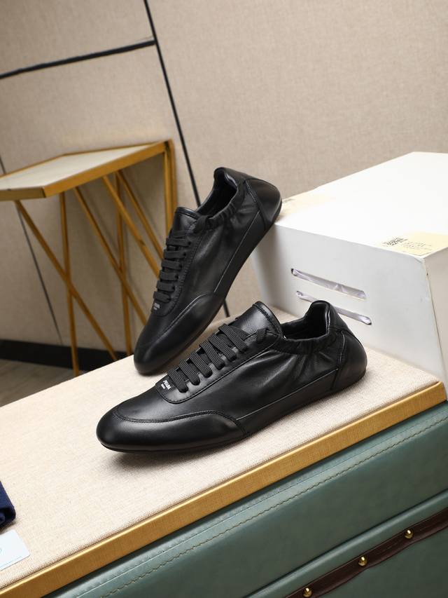 出厂价P 商品商标: Prada 普拉达 原版休闲鞋 正码码数: 38-44 可订做45 商品材料：鞋面原版进口羊皮 原版大底。