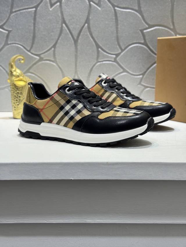 Burberry* 原单品质 新款巴宝莉家男士经典低帮运动鞋，以 Vintage 复古格纹棉搭配牛皮材质焕新演绎，装饰焕新的品牌徽标。穿着舒适透气，耐磨防滑橡胶
