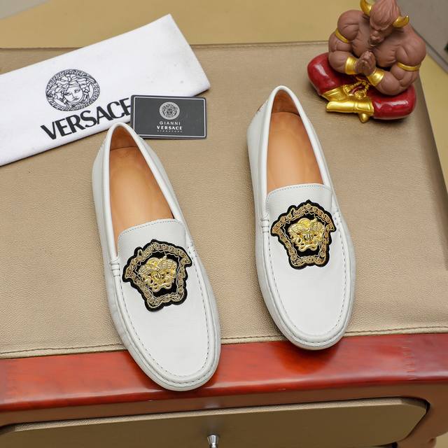 工厂P价 Versace 范思哲 男士新款豆豆鞋上市 原单品质 官网1:1同步头层牛皮皮内里，完美造型顶级品质，橡胶耐磨大底，，鞋型饱满，立体感十足超级百搭 高