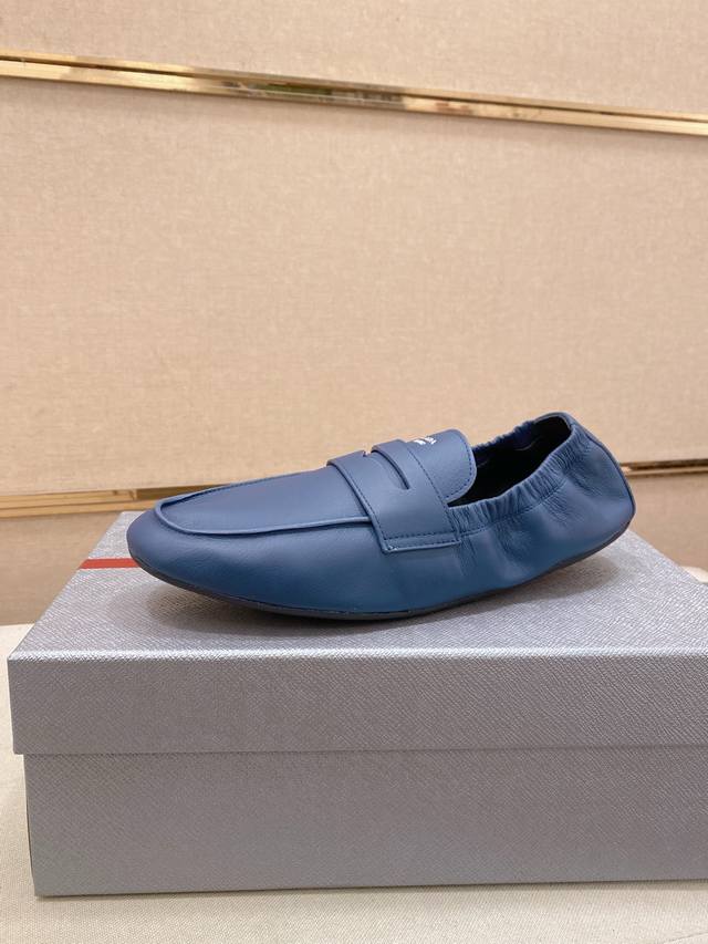 工厂P价 高版本 高品质新款Prada 普拉达 专柜同步上市， 新款男鞋、面料精选头层牛皮，纯手工艺制作而成。内里:全牛皮内里。高端气垫开模防滑橡胶大底，精美线