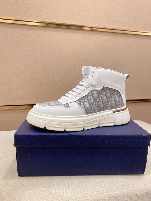 工厂P价 迪奥D 新款专柜同步发售，鞋面意大利进口头层牛皮，全进口羊皮内里，完全1比1复刻，鞋底：原厂特供原版底，独家活动成型底超级舒适，原厂跟单货，高品质，可