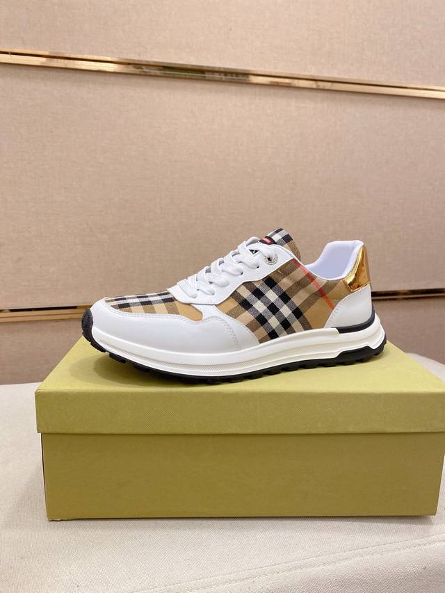 工厂P价 同步Burberry 巴宝莉 顶级代购同步发售。意大利进口头层牛皮配布料。全进口羊皮内里，鞋底：原厂特供原版底，独家活动成型底超级舒适，原厂跟单货，高