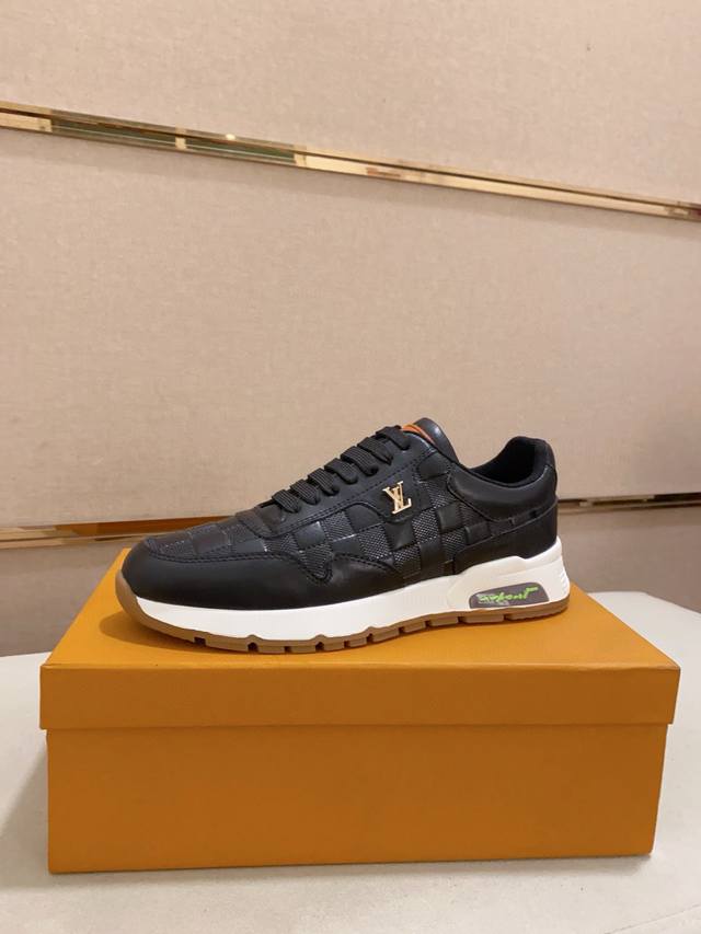 工厂P价 Lv 路易威登。最新潮鞋休闲鞋实体店爆款。新品春夏季舒适进口定制原版牛皮，独特提花面料元素设计。搭配羊皮内里，Lv原版底， 高端包装高品质细节决定品质