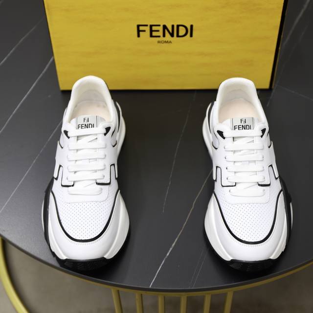 出厂价Pp： 品牌：芬迪 Fendi 尺码：38-44 45定制 等级：原单品质 高版本 材料： 进口牛皮 优质舒适内里 原版轻便防滑大底 款式类别: 旅游出行