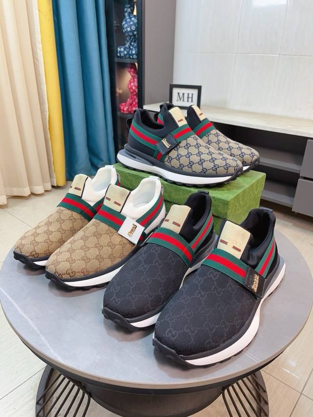 出厂价P Gucci 古奇 新款男鞋高端品牌，最新時尚休闲男鞋，潮流百搭之款，轻松运动风，鞋面意大利进口头层牛皮 真皮内里 加超精细做工。原版个性时尚橡胶耐磨大