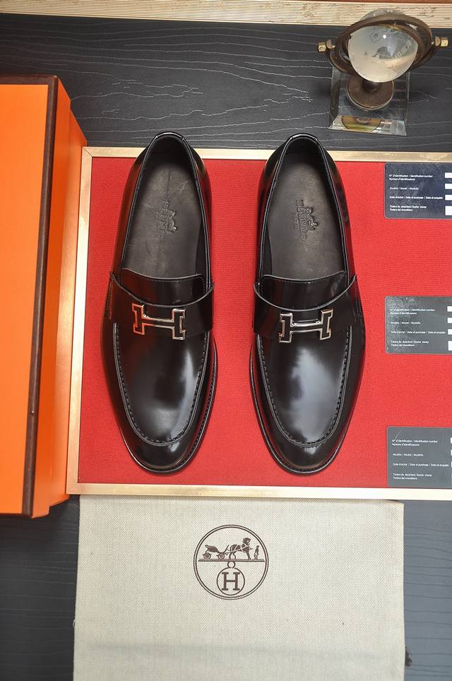出厂价P 爱马仕 Hermes 牛皮内里 意大利顶级奢侈他不追求新奇的款式和华丽的色彩，以其完美无瑕、优雅、经典的风格吸引着成功男士的青睐正装皮鞋 这款非常非常