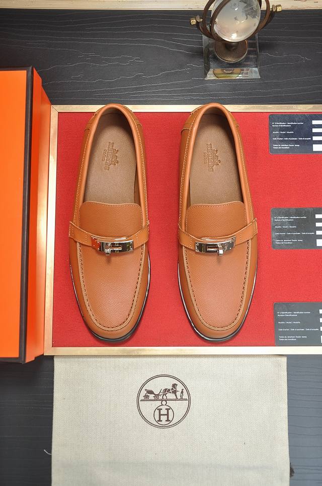 出厂价P 爱马仕 Hermes 牛皮内里 意大利顶级奢侈他不追求新奇的款式和华丽的色彩，以其完美无瑕、优雅、经典的风格吸引着成功男士的青睐正装皮鞋 这款非常非常