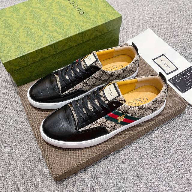 品牌古奇，官方新款，2025春季巴黎时装周走秀款，古奇不一样的感觉，自然不失高雅，[爱情] 头层进口意大利牛皮，头层猪皮内里，穿着透气吸汗舒适 [嘴唇] 古奇霸