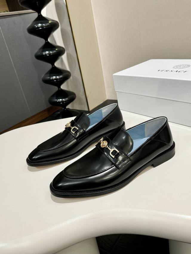 Veraace范思哲高端真皮大底经典男士商务皮鞋，进口原版牛皮，水染头层牛里，进口真皮大底！专业严谨工艺，注重细节，彰显尊贵绅士品味！ 元 Size：39-44