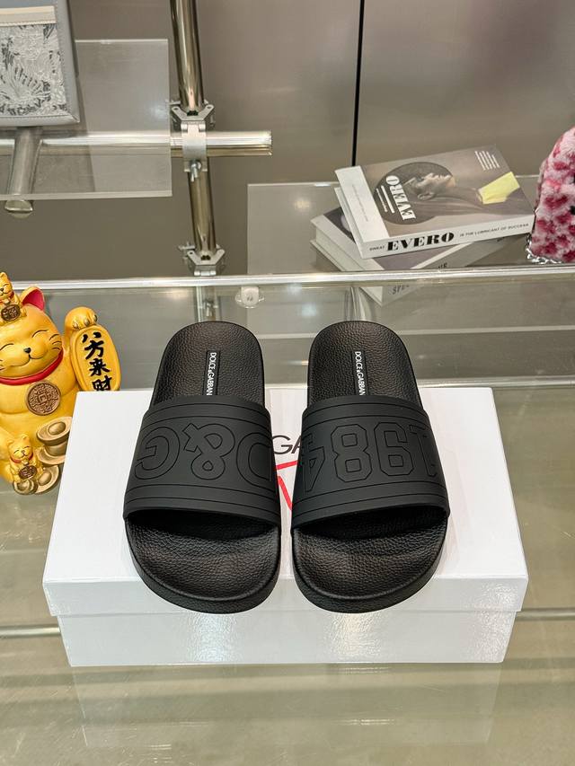 出厂价Pp 初夏新款 一字拖 男士必备居家沙滩字母拖鞋 原版开模 正确大字母 正确左右后中底大底字母 私膜真皮大底 全套包装 码数：38-46