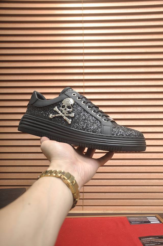 出厂价P Philipp Piein 全羊皮内里 菲利普普萊茵 官网最新款原版开模，面料：原版头层粒面小牛皮，原版五金轱辘头，裡料：羊皮内里 做工精细，完美楦型