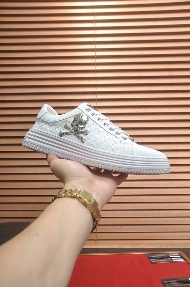 出厂价P Philipp Piein 全羊皮内里 菲利普普萊茵 官网最新款原版开模，面料：原版头层粒面小牛皮，原版五金轱辘头，裡料：羊皮内里 做工精细，完美楦型