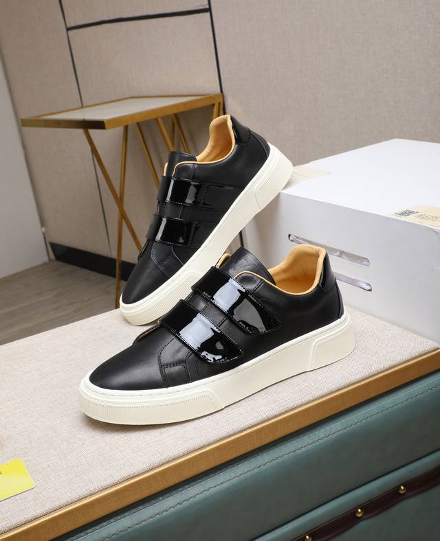 出厂价P Lv～ 男士休闲鞋 2025Z柜同步发售 码数:38-44 # 3个颜色鞋面选用多材质拼接牛皮内里，舒适透气，鞋底：原版舒适耐磨大底，实物拍摄实物更赞