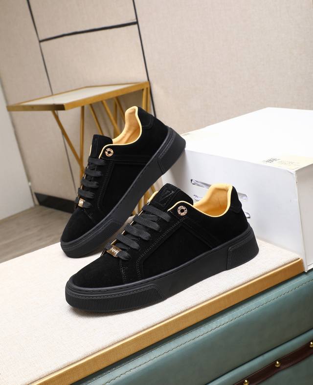 出厂价P Lv～ 男士休闲鞋 2025Z柜同步发售 码数:38-44 # 3个颜色鞋面选用多材质拼接牛皮内里，舒适透气，鞋底：原版舒适耐磨大底，实物拍摄实物更赞