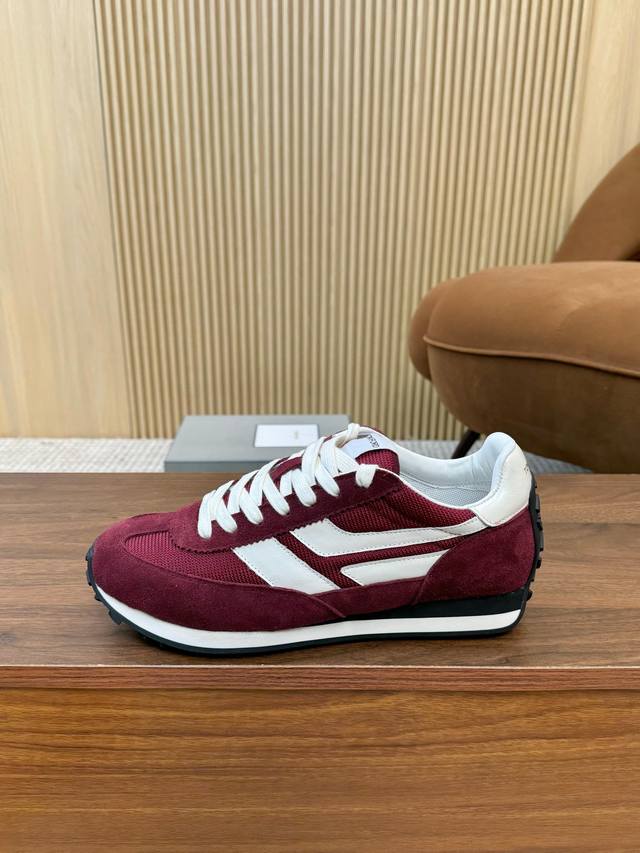 实价： 汤姆 Tom Ford 美国时尚轻奢2025爆款款 Size：39-45 Tom Ford来自欧美品牌，贸易原单，国内罕见，不易撞款 春夏穿到秋冬，跨越