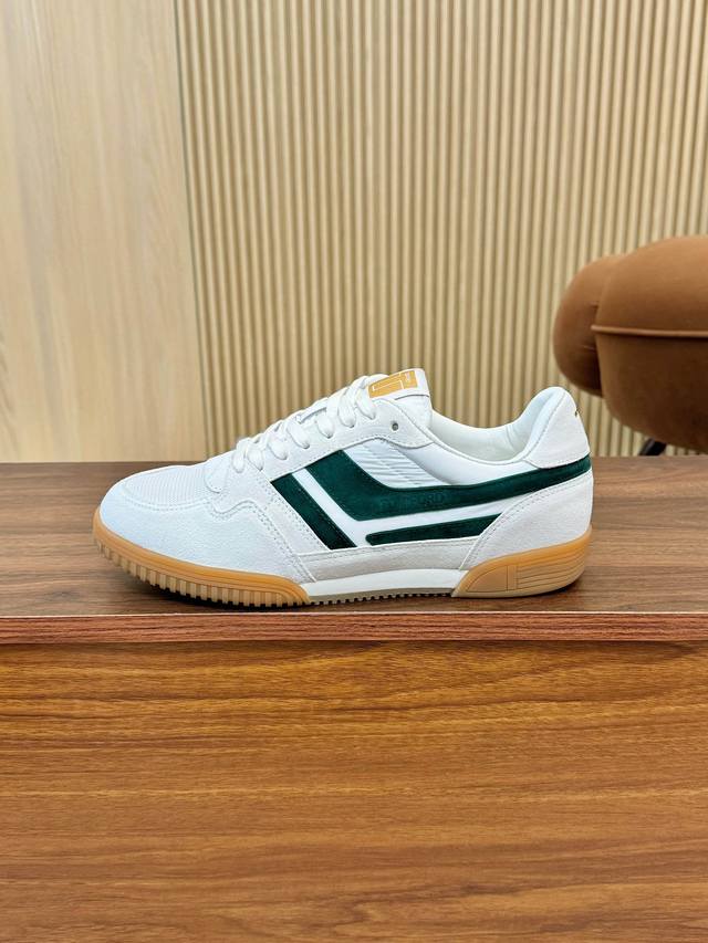 实价： 汤姆 Tom Ford 美国时尚轻奢2025爆款款 Size：39-45 Tom Ford来自欧美品牌，贸易原单，国内罕见，不易撞款 春夏穿到秋冬，跨越