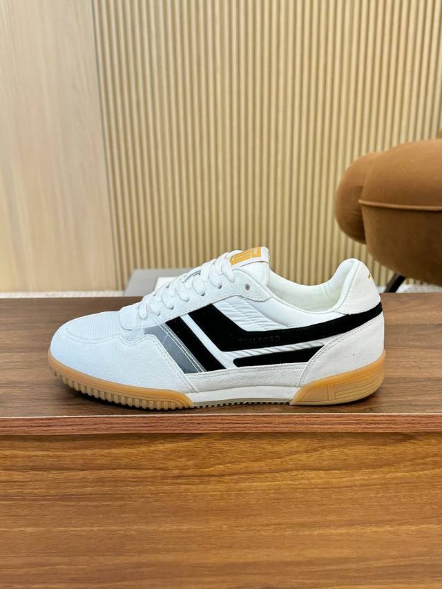 实价： 汤姆 Tom Ford 美国时尚轻奢2025爆款款 Size：39-45 Tom Ford来自欧美品牌，贸易原单，国内罕见，不易撞款 春夏穿到秋冬，跨越